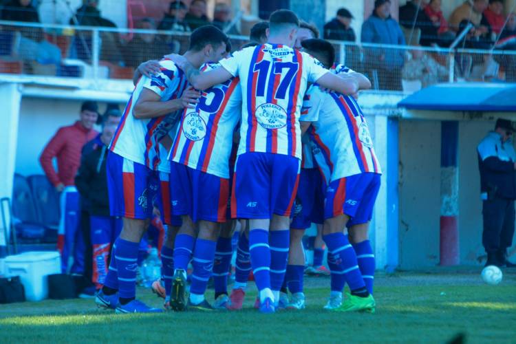 Liga del Sur: Rosario goleó a Pacifico de Cabildo y va en busca del primer lugar en la última fecha
