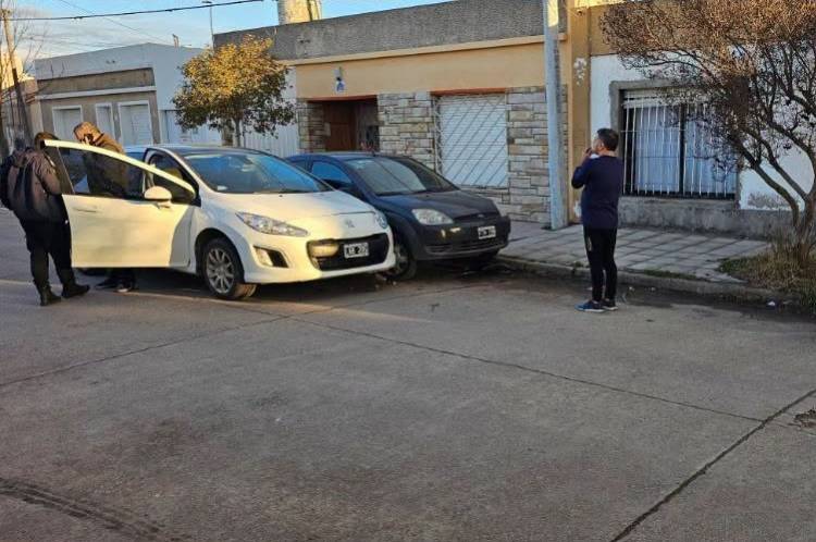 Una mujer chocó a un auto estacionado en calle Pedro Pico al 100