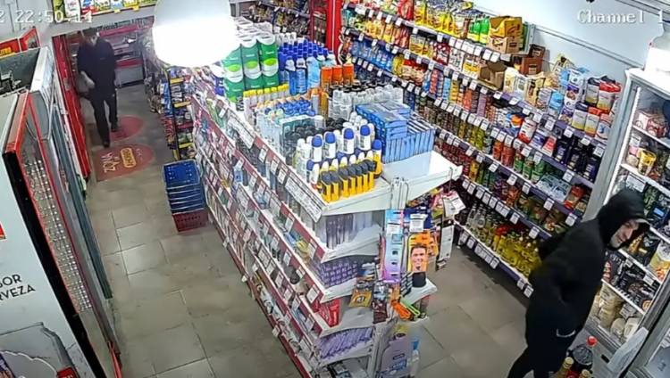 Un delincuente amenazó a un comerciante con un puzón e intentó robar la caja, fue detenido