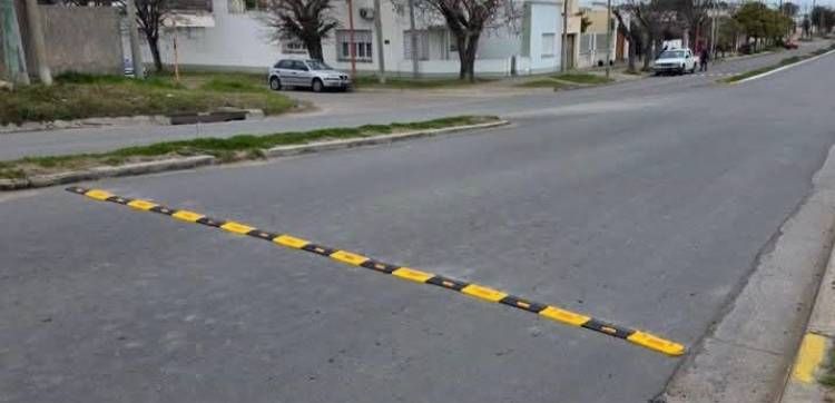 Instalaron reductores de velocidad en Avenida Paso para mejorar la seguridad vial