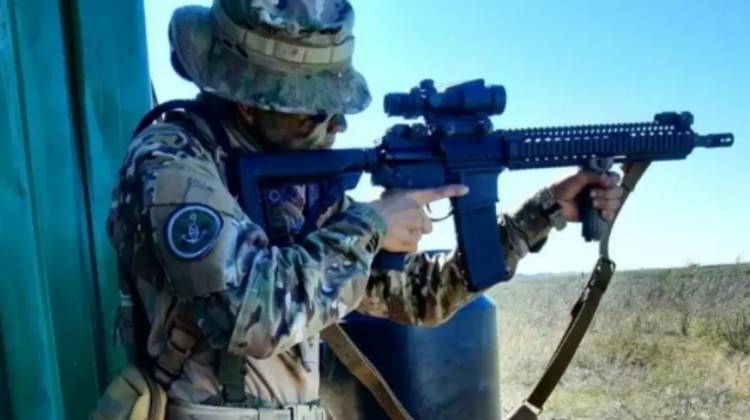 Quién es la francotiradora de la Infantería de Marina que fue reconocida por el Concejo Deliberante