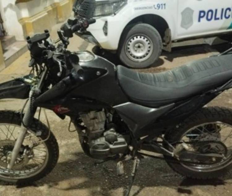 Dos menores fueron aprehendidos por el robo de una moto