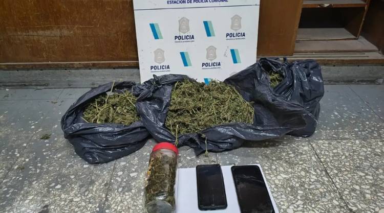 Una pelea en el centro terminó con un detenido con un cuchillo y droga