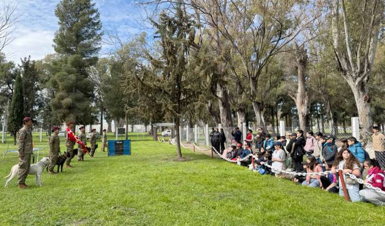 Visita didáctica a la Agrupación Perros de Guerra