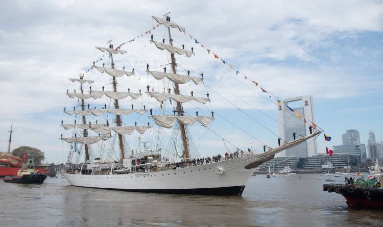 La fragata ARA “Libertad” regresó al país tras completar su 54° Viaje de Instrucción