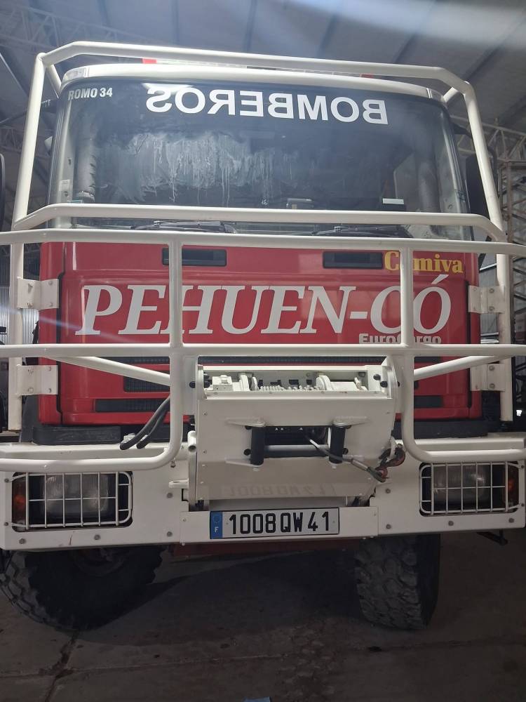 Rotary Pehuen Co donó un ploteado para la nueva autobomba de Bomberos