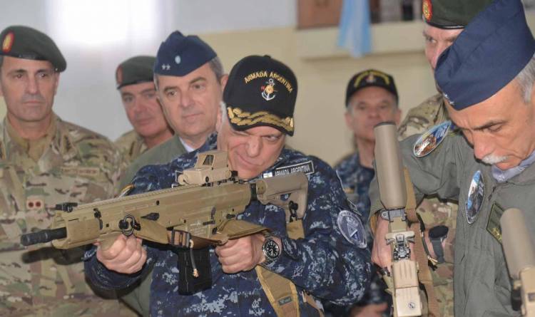 Se realizó la ceremonia de incorporación de armamento liviano para las Fuerzas Armadas