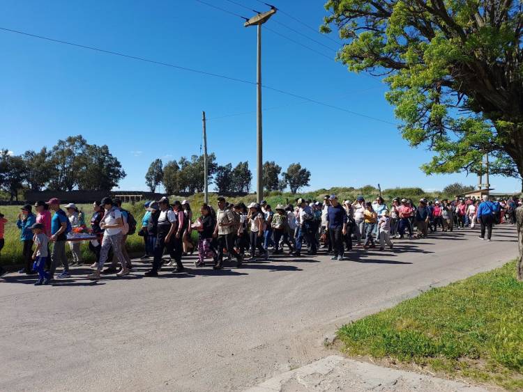 Cientos de peregrinos llegaron ayer hasta Villa Arias