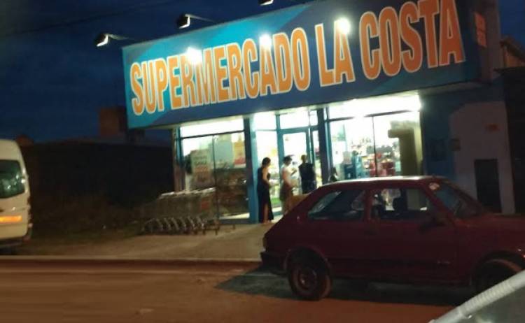 El encargado de un supermercado frustró un robo tras forcejear con un delincuente